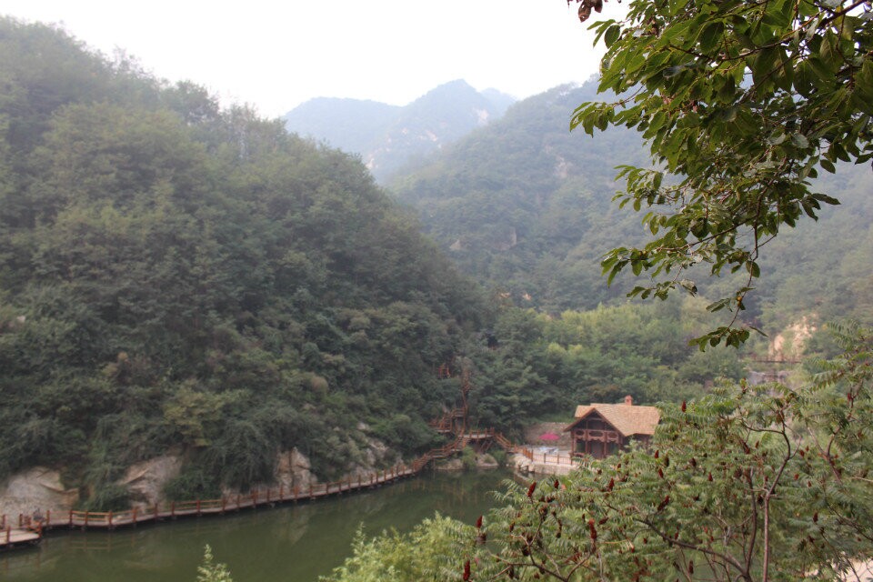 到达山顶之后的九如山景象